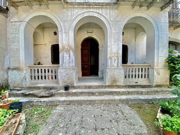 casa indipendente in vendita ad Atripalda