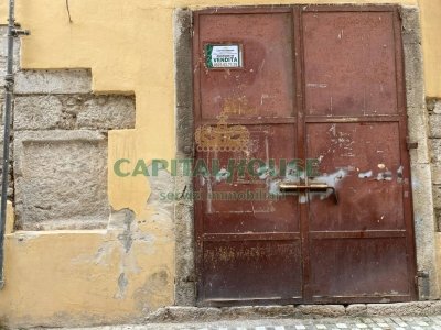 locale di sgombero in vendita ad Atripalda