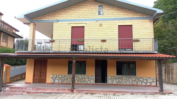 casa indipendente in vendita ad Atripalda