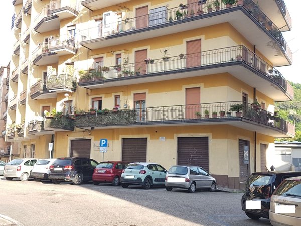 locale commerciale in vendita ad Atripalda