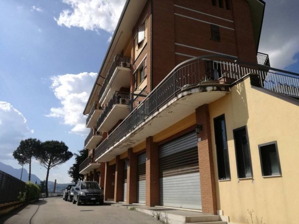 locale commerciale in vendita ad Atripalda