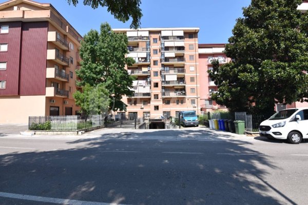 locale di sgombero in vendita ad Atripalda