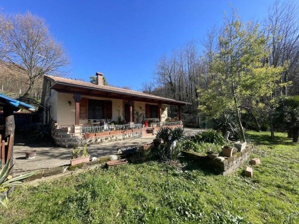 casa indipendente in vendita ad Atripalda