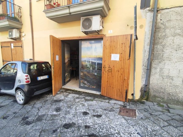 locale commerciale in vendita ad Atripalda