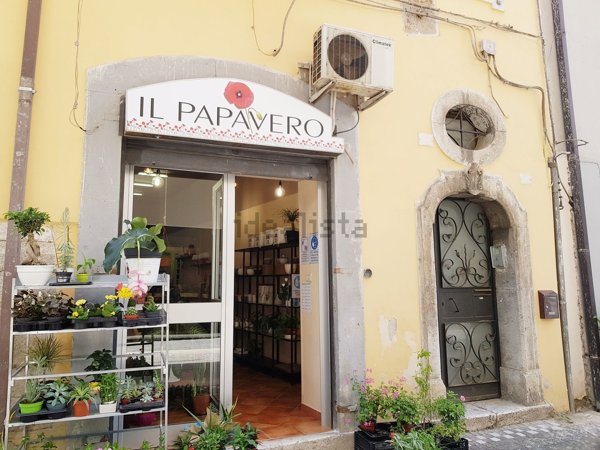 locale commerciale in vendita ad Atripalda