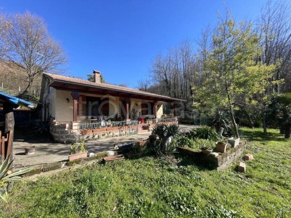 casa indipendente in vendita ad Atripalda