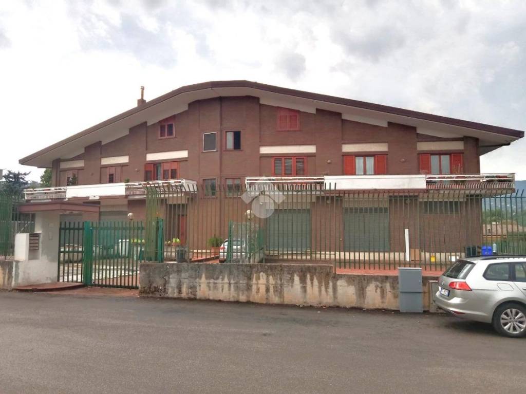 locale commerciale in vendita ad Atripalda