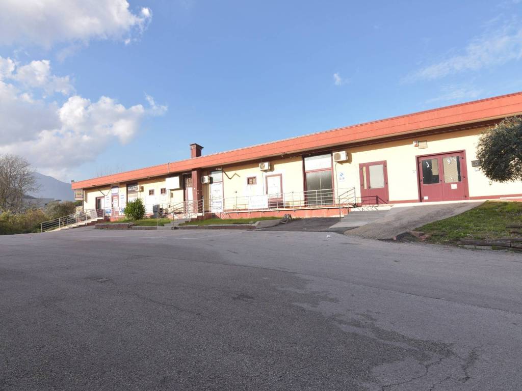negozio in vendita ad Atripalda