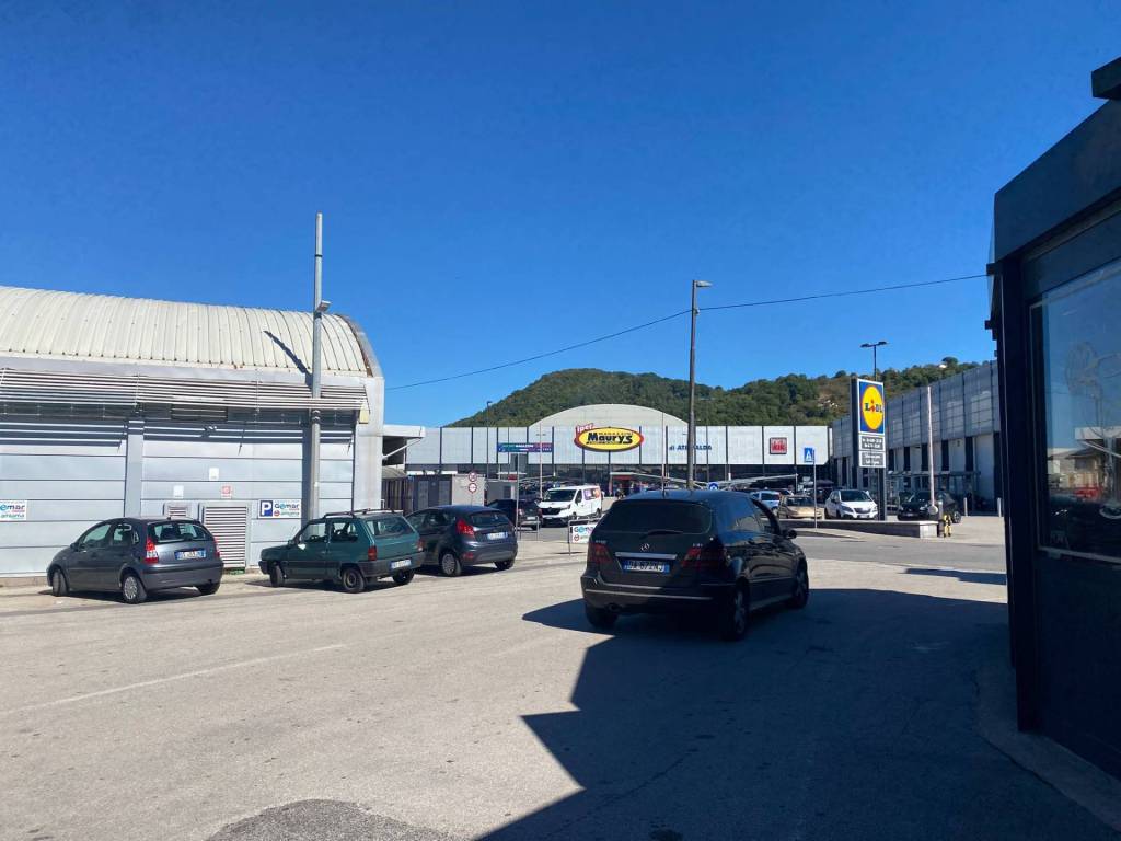 negozio in vendita ad Atripalda