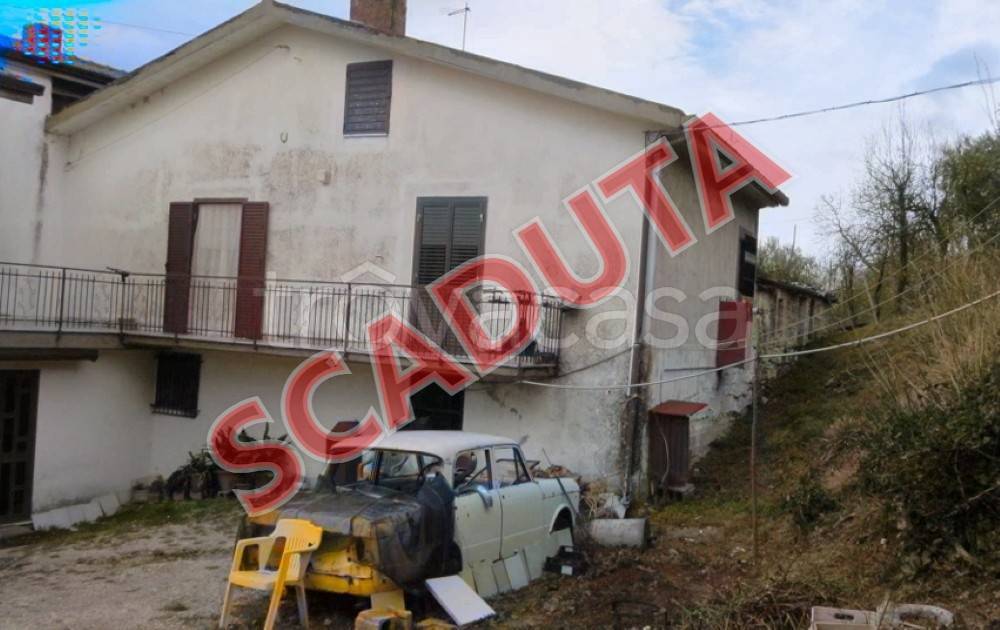 casa indipendente in vendita ad Atripalda