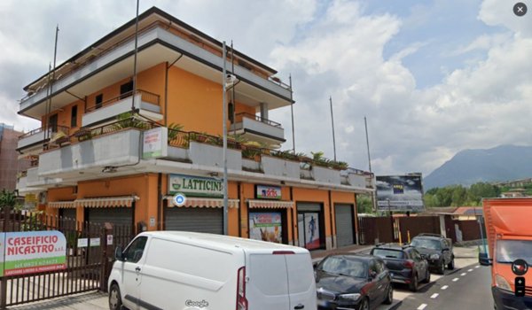 locale commerciale in vendita ad Atripalda