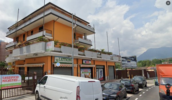 locale commerciale in vendita ad Atripalda