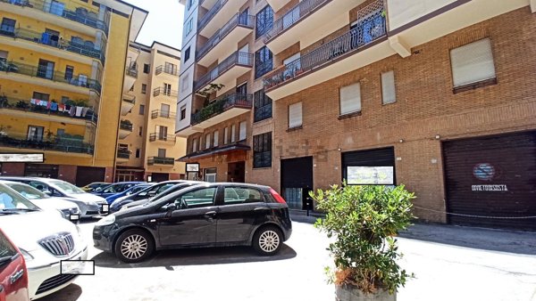 locale commerciale in vendita ad Atripalda