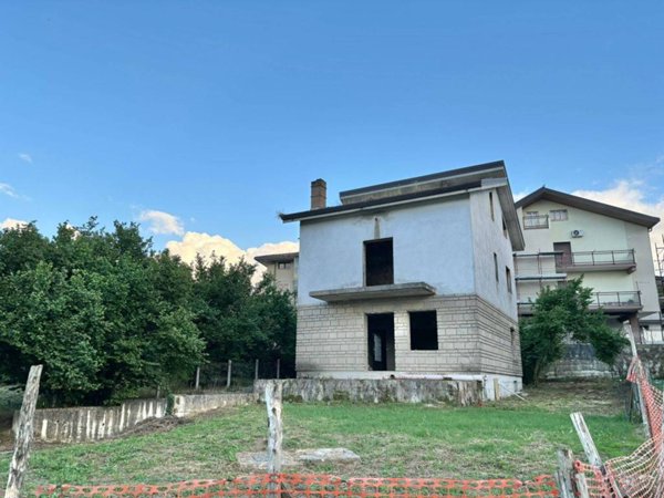 casa indipendente in vendita ad Atripalda