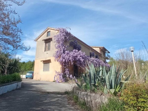 casa indipendente in vendita ad Atripalda