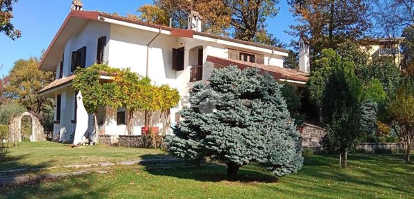 casa indipendente in vendita ad Atripalda