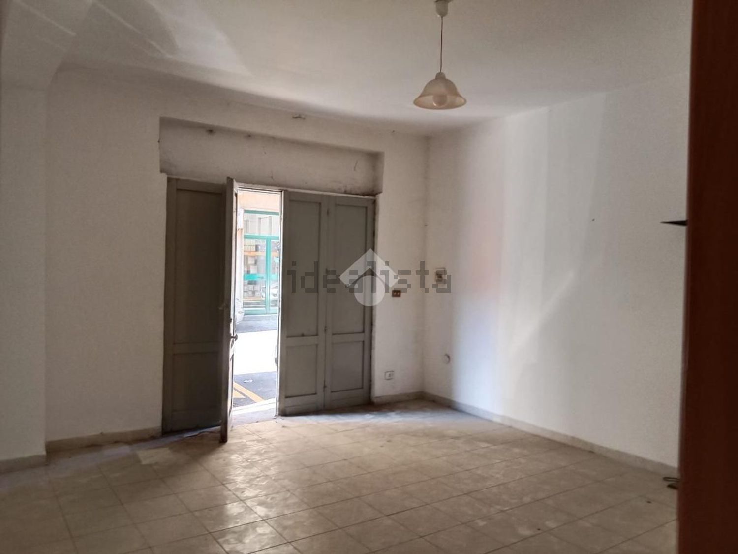 locale commerciale in vendita ad Atripalda