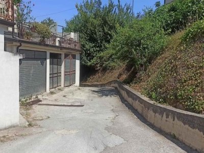 locale di sgombero in vendita ad Atripalda