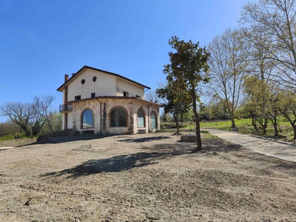 casa indipendente in vendita ad Atripalda