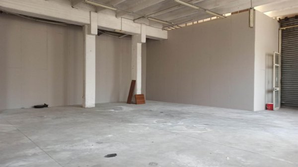 locale di sgombero in vendita ad Atripalda