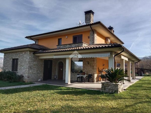 casa indipendente in vendita ad Atripalda