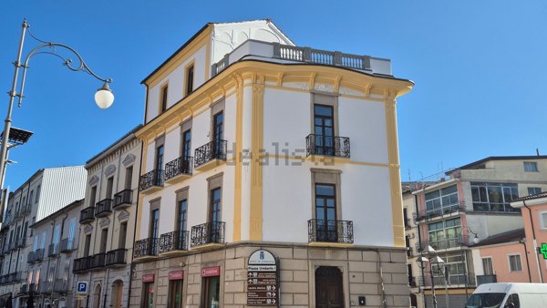 locale commerciale in vendita ad Atripalda