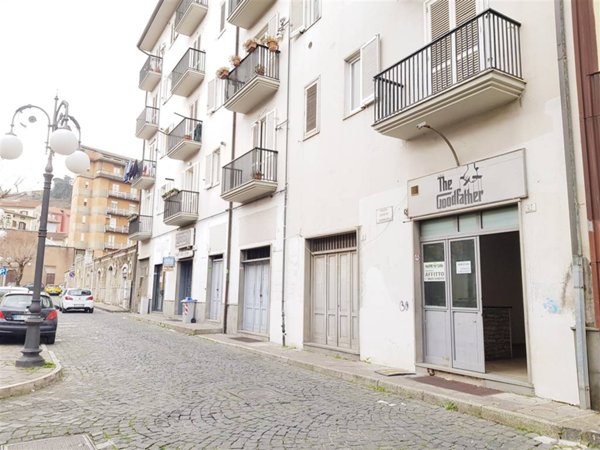 negozio in vendita ad Atripalda