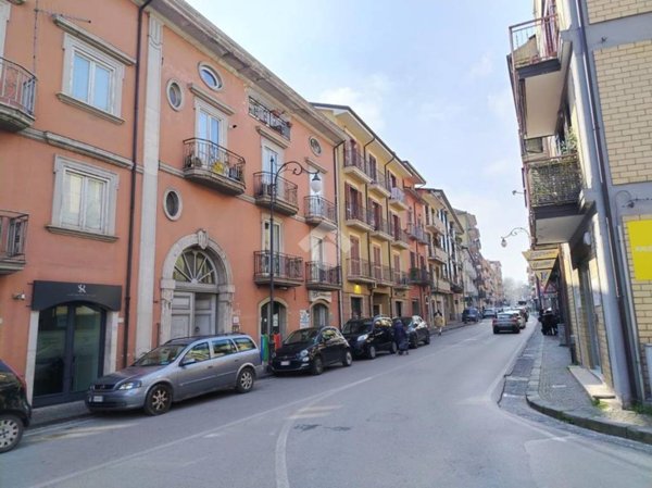 negozio in vendita ad Atripalda