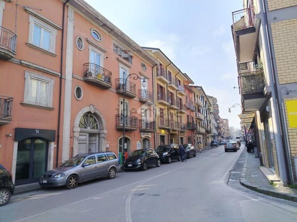 locale commerciale in vendita ad Atripalda
