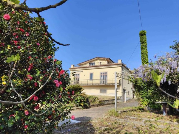 casa indipendente in vendita ad Atripalda