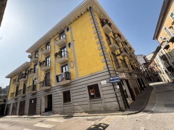 locale commerciale in vendita ad Atripalda