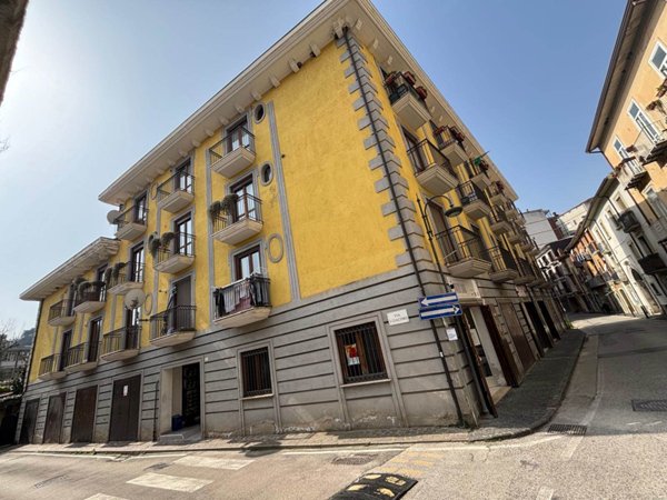 locale commerciale in vendita ad Atripalda