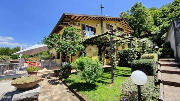 casa indipendente in vendita ad Atripalda