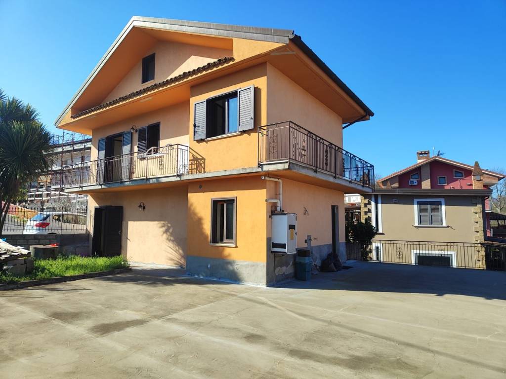 casa indipendente in vendita ad Atripalda