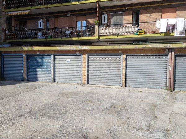locale di sgombero in vendita ad Atripalda
