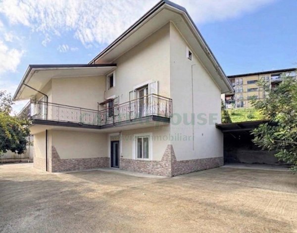 casa indipendente in vendita ad Atripalda