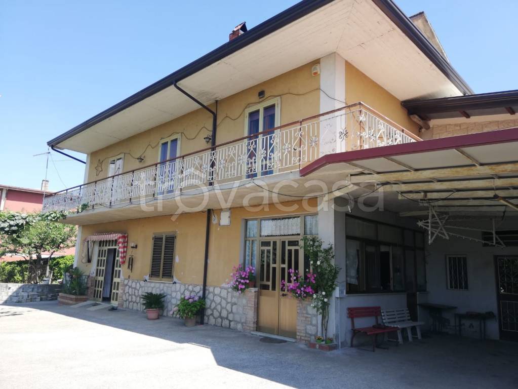 casa indipendente in vendita ad Atripalda