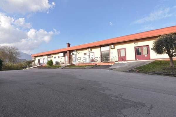 locale commerciale in vendita ad Atripalda