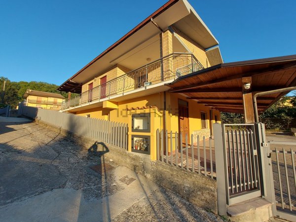 casa indipendente in vendita ad Atripalda