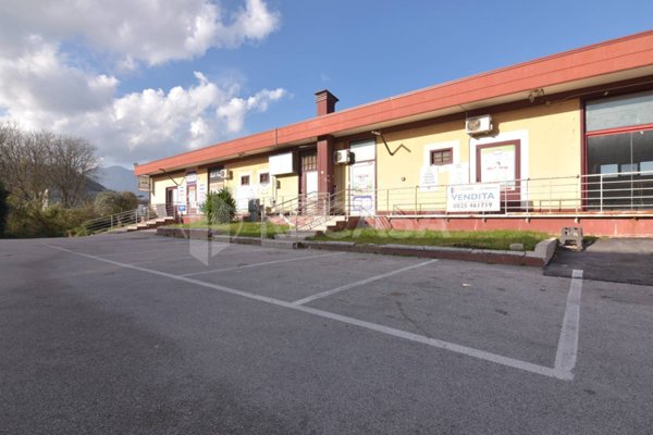 locale commerciale in vendita ad Atripalda