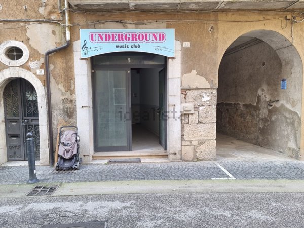 locale commerciale in vendita ad Atripalda