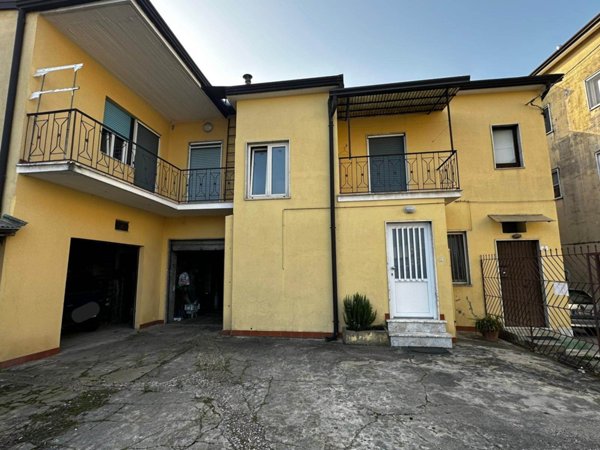 casa indipendente in vendita ad Atripalda