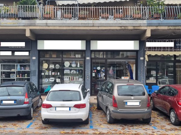locale commerciale in vendita ad Atripalda