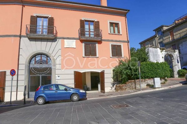 locale commerciale in vendita ad Atripalda