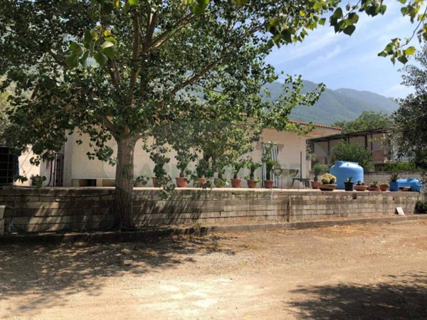 casa indipendente in vendita ad Avella