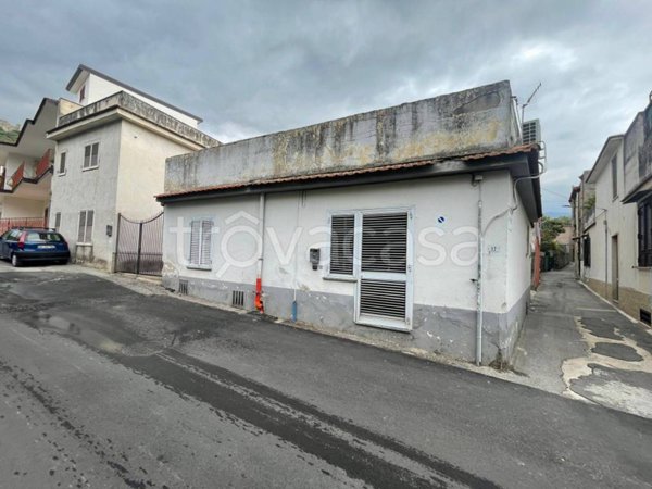 casa indipendente in vendita ad Avella