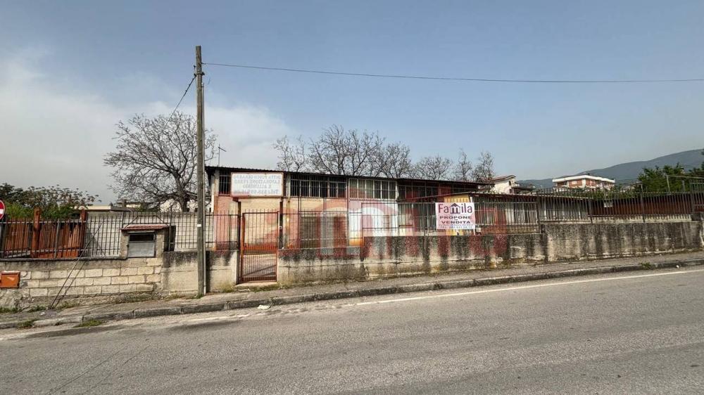 locale di sgombero in vendita ad Avella
