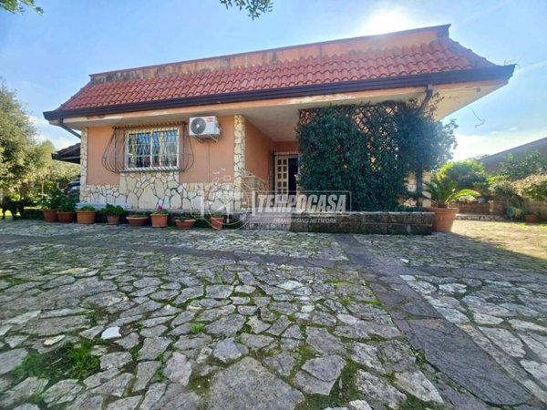 casa indipendente in vendita ad Avella