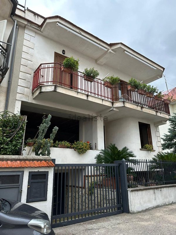 casa indipendente in vendita ad Avella