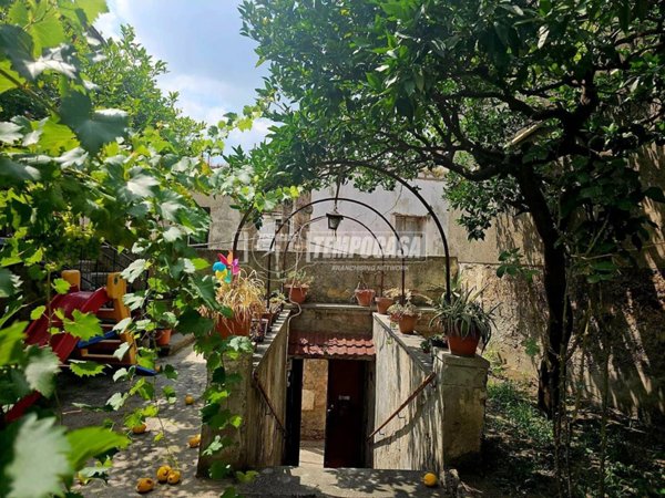 casa indipendente in vendita ad Avella